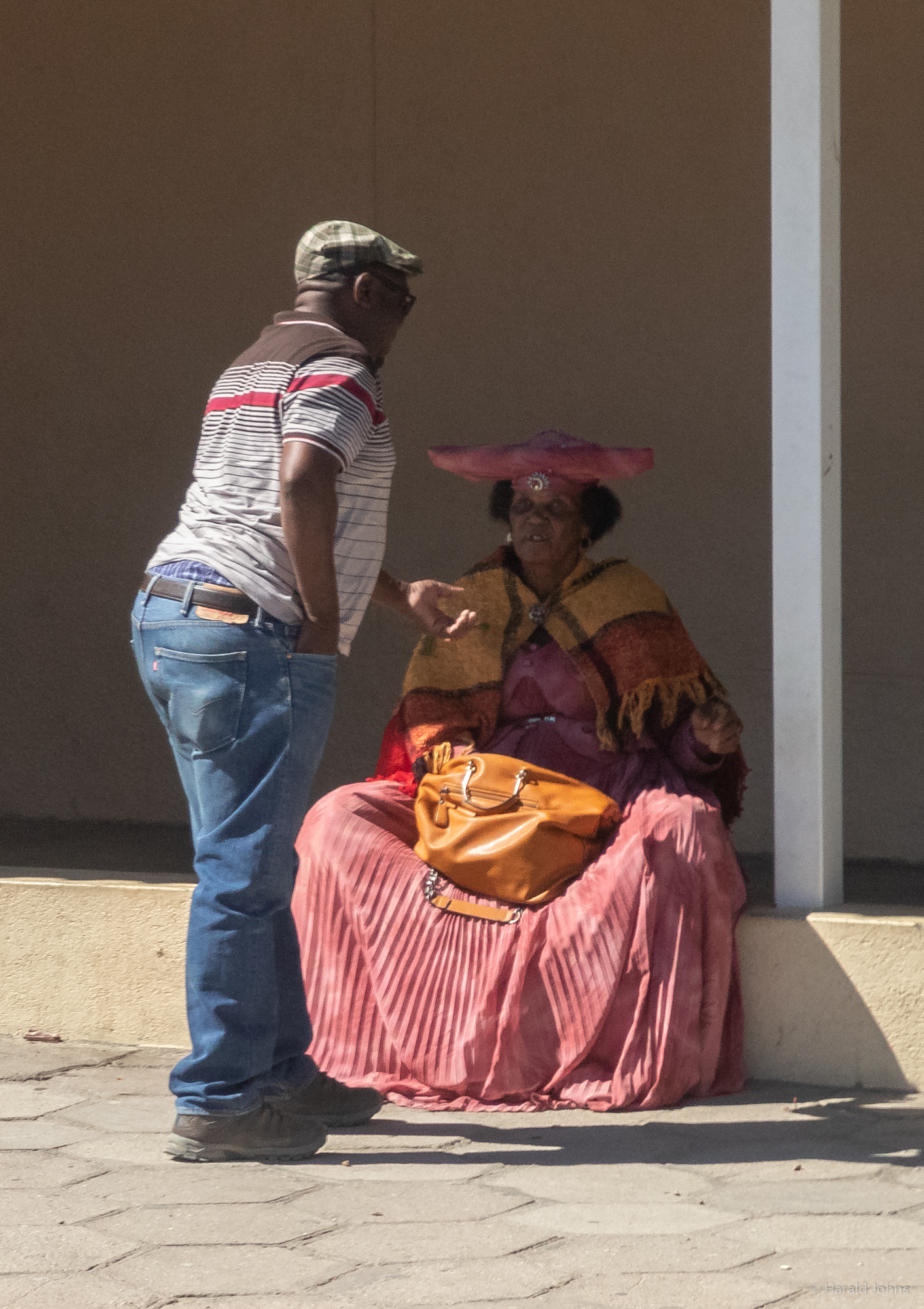 Herero-Frau in traditioneller viktorianisch anmutender Kleidung