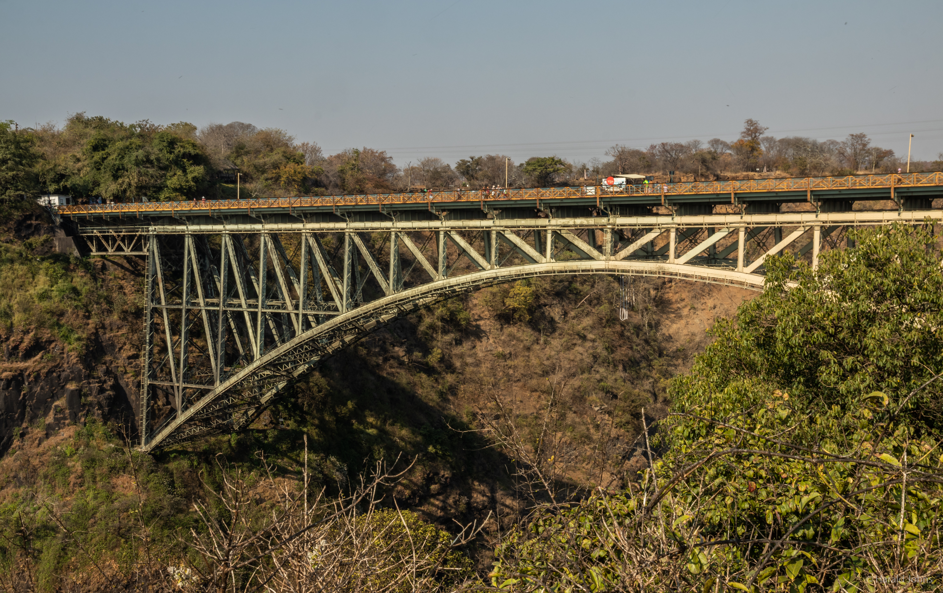 Eisenbahnbrücke zwischen Simbabwe und Sambia am Victoriafall.