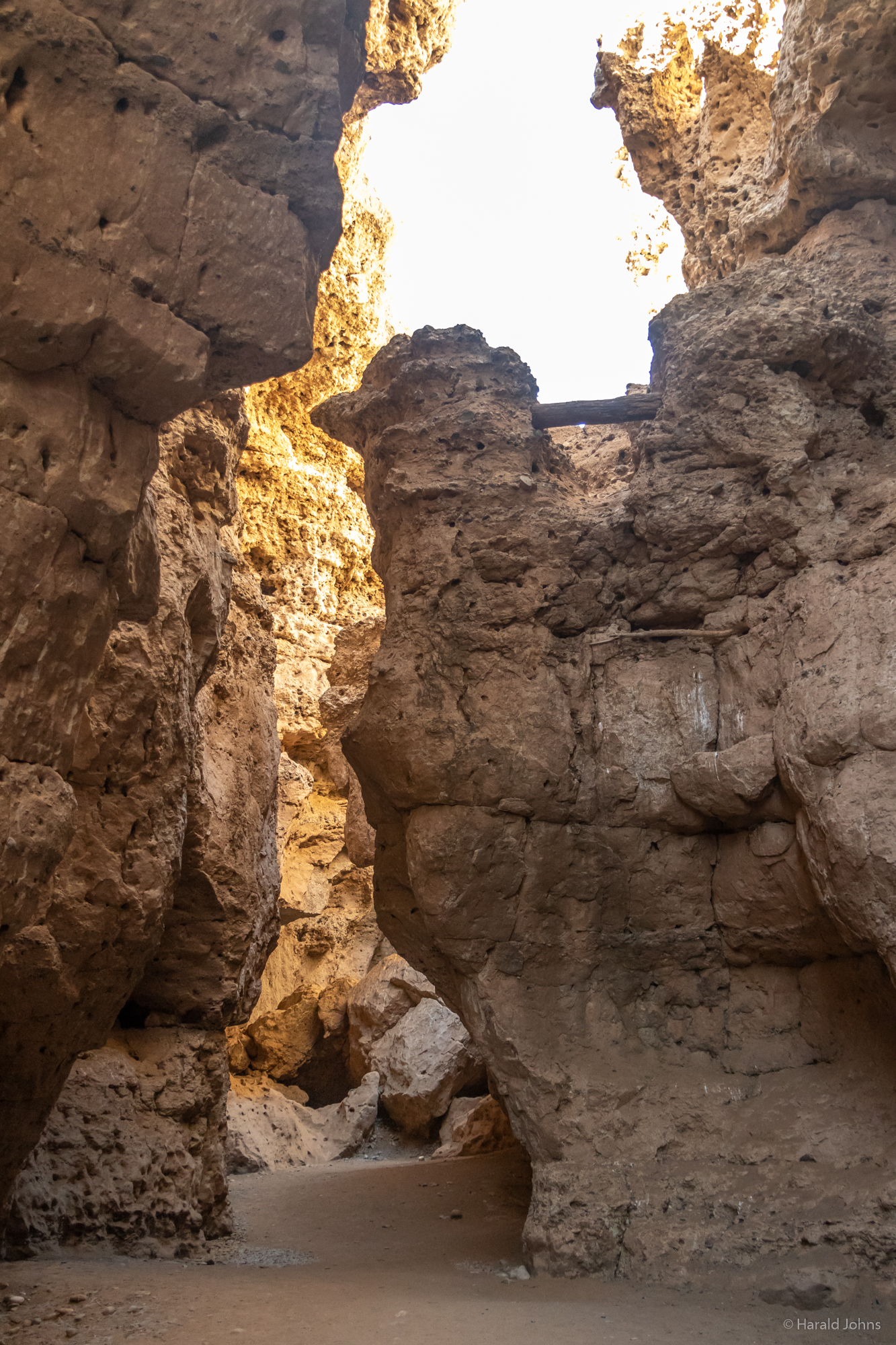 Der Sesriem-Canyon ist an manchen Stellen nur zwei Meter breit und nicht ausgeschlossen, dass in Regenzeiten hier mal Wasser fließt.