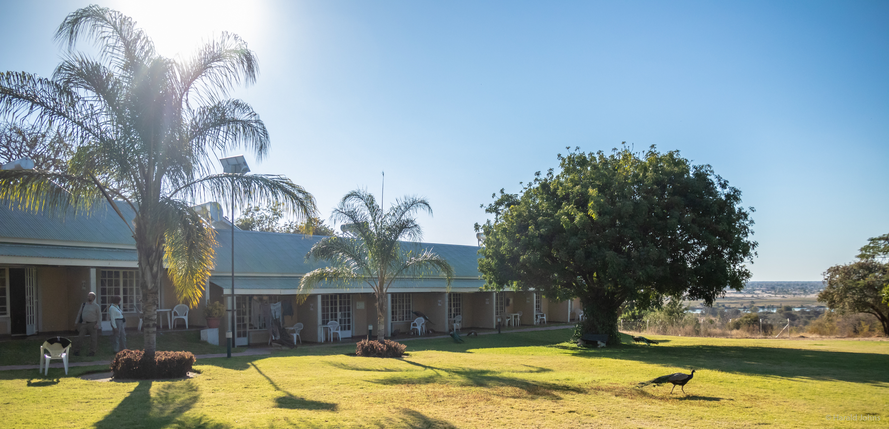 Omashare River Lodge mit Blick über dem Cubango-Fluss nach Angola