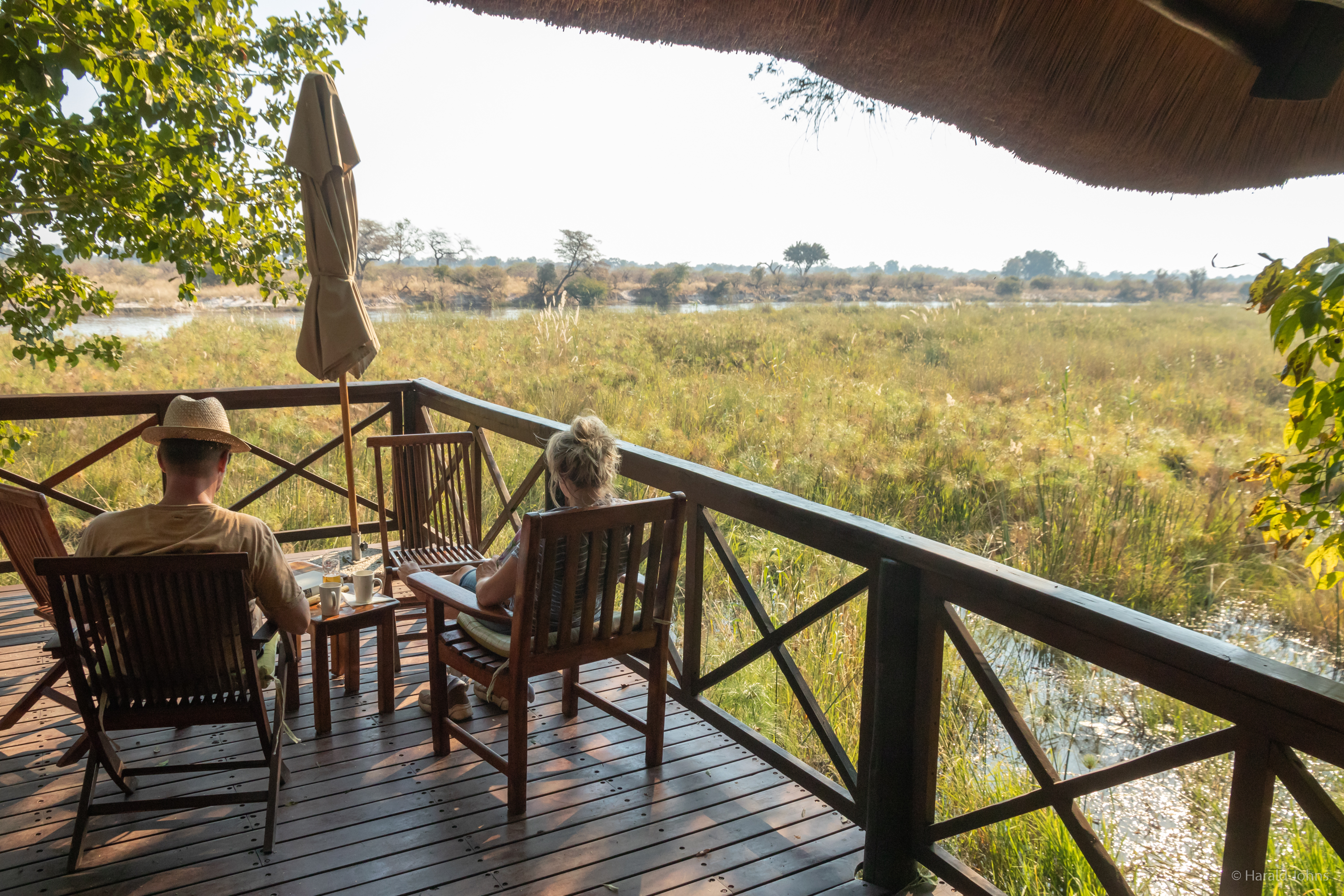 im Lianshulu Bush Camp auf der Terasse über dem Kwando River